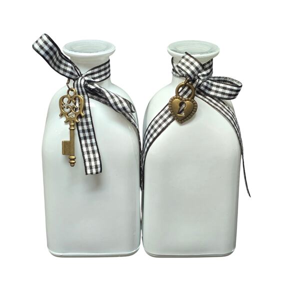 Country Mini Bud Vase Bottle Checkered Ribbon with Key & Heart Charms - Picture 8 of 8